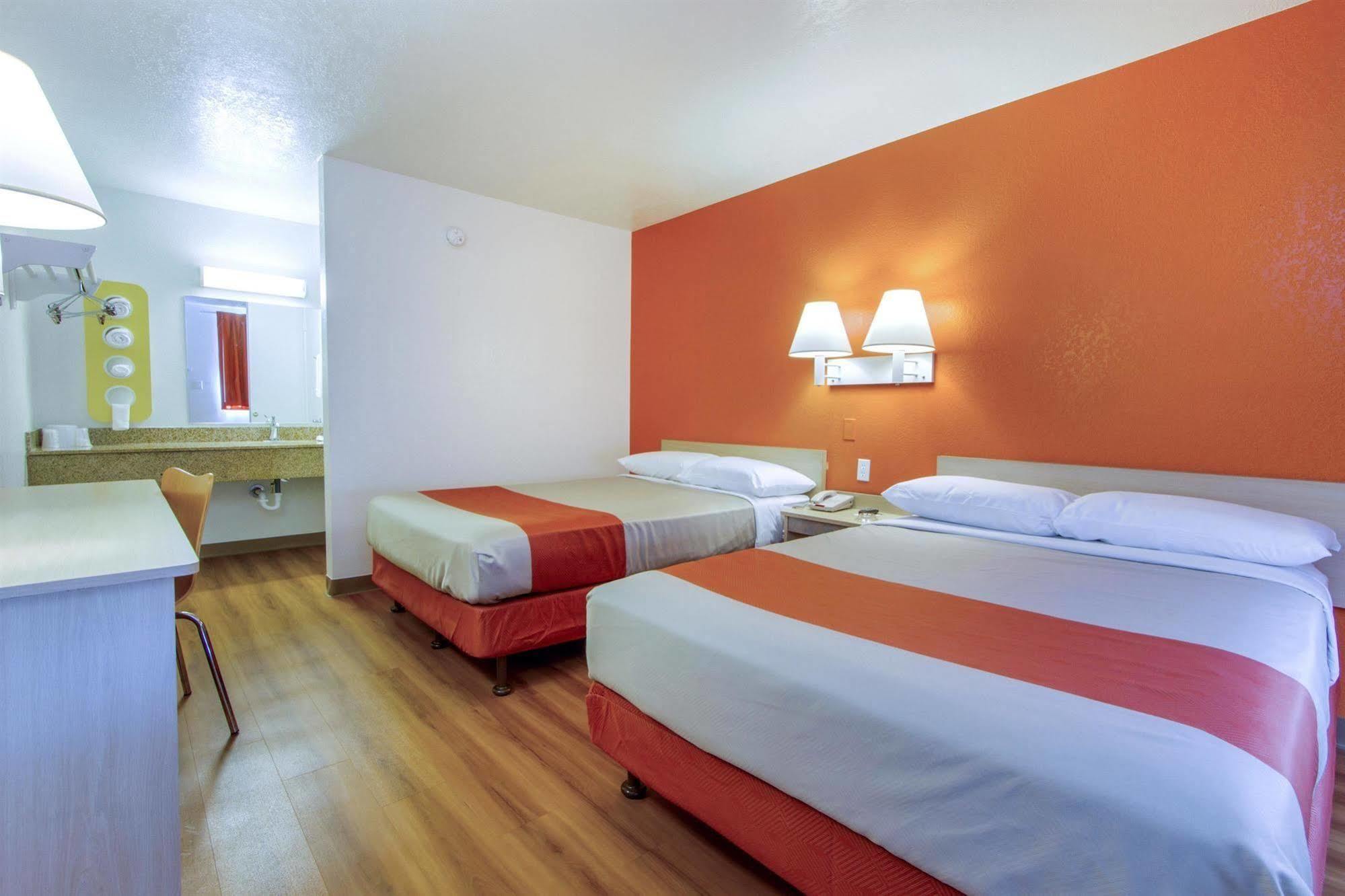 Phoenix Inn Экстерьер фото